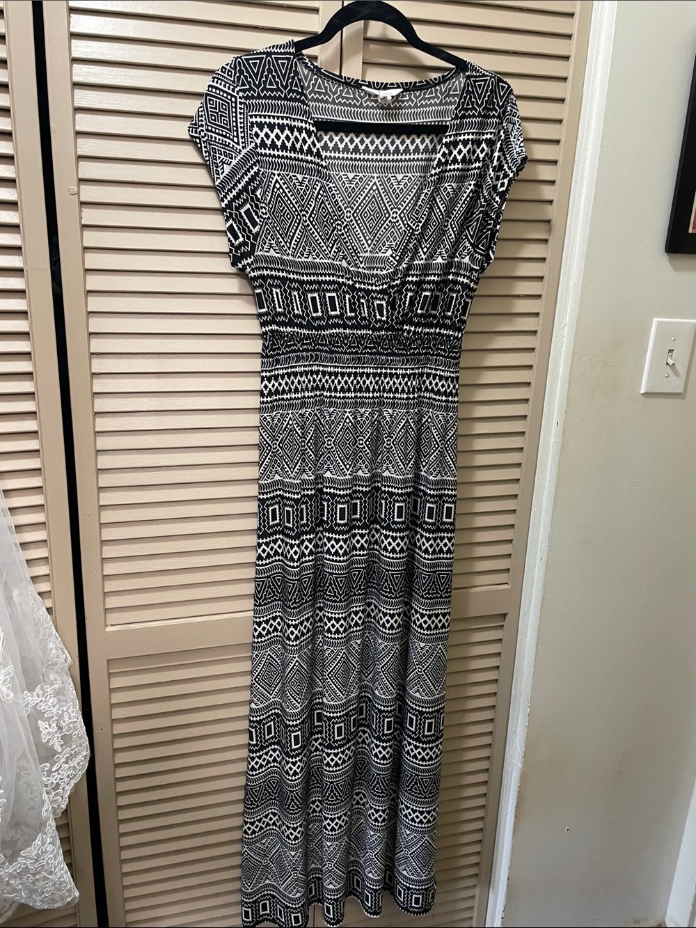 5th & Love Black and White geometric Print Maxi stretchy jersey Dress